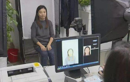 ����֤��ƬҪ��ʲô�·� ���·���ɫ��û��ɶҪ��