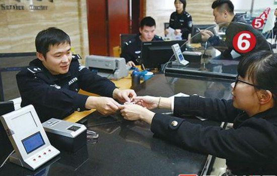 ����֤��ƬҪ��ʲô�·� ���·���ɫ��û��ɶҪ��