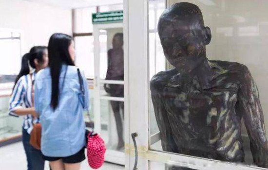 泰国干尸细伟照片 干尸博物馆那个女尸是谁？生前真实照片
