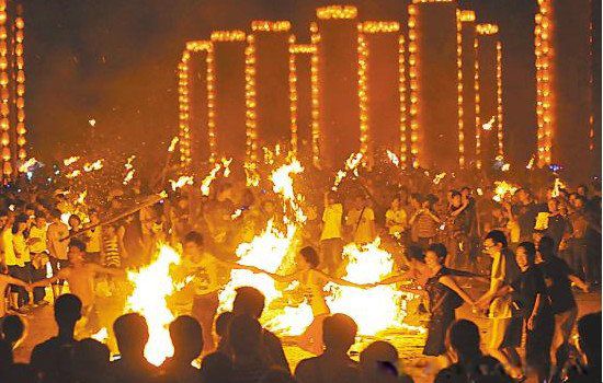 目前白族,纳西族,基诺族,拉祜族等少数民族都将火把节认定成自己的