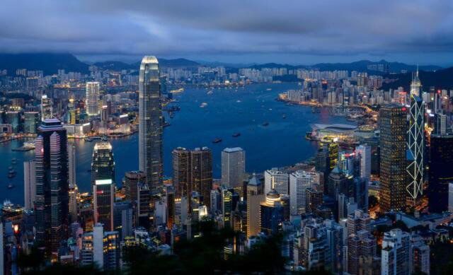 秦国军队派军平定百越后,设置了南海郡,把香港一带纳入其领土,属番禺