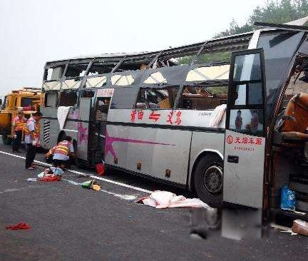 中国最惨的车祸现场图 史上最血腥的十大惨烈车祸
