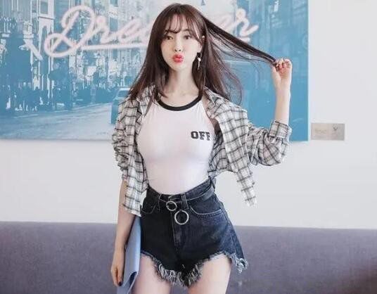 20�䶺�˿��ĵ���Ƥ���黰 ��Ů���ѿ��ĵ�С��·