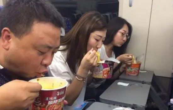 高铁上可以吃泡面吗 24小时提供热水服务