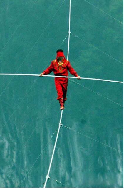 中国高空走钢丝第一人阿迪力 神人的五大记录是什么