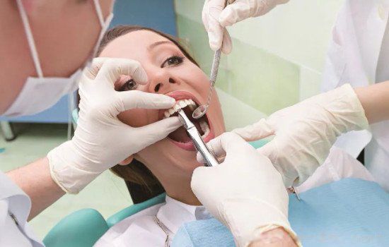 拔智齿后的牙窝什么时候长好 那个洞臭到恶心容易塞残渣