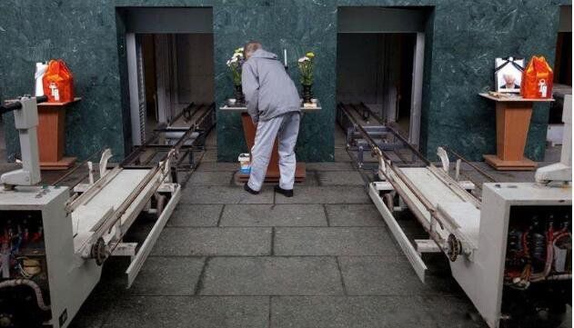 火化炉内部烧人过程火葬场误烧活人真实案例