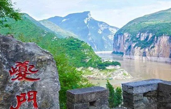 白帝城位于什么地方李白诗的白帝城位于哪个县的旅游景点