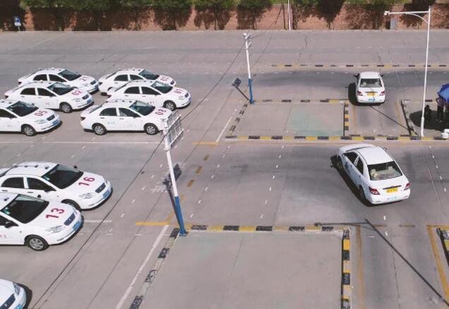 c1��c2���յ����� c1��c2�ĸ������õĿ�ù�