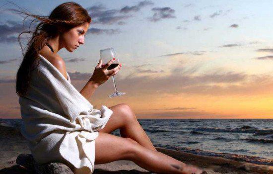 喝酒的文案短句干净20条幽默句子表达心情