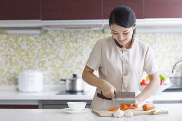 和保姆相处原则 请看孩子保姆住家好还是不住家好