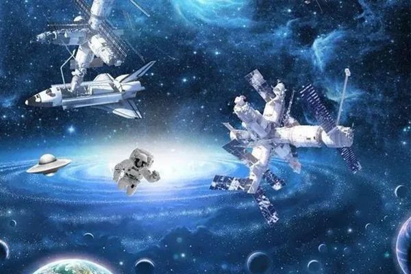 空间站是干什么的 怎么固定在空中是静止的还是运动的