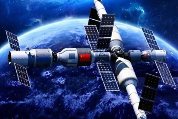 空间站是干什么的 怎么固定在空中是静止的还是运动的