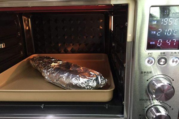 锡纸可以放微波炉里加热吗 锡纸有毒吗对身体有害吗
