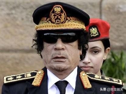 卡扎菲死了死的很难看毫无尊严 遗体秘密埋葬不留任何痕迹