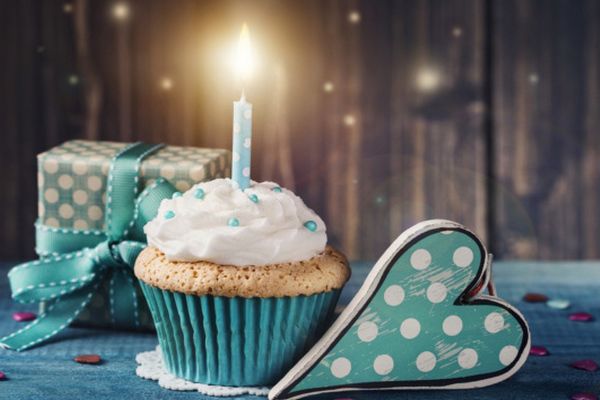 祝儿子20岁生日短句祝福 8个字生日祝福语简短独特