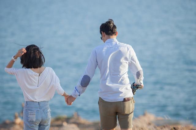 夫妻睡觉左右位置有讲究吗 男左女右并没有规定或者标准答案