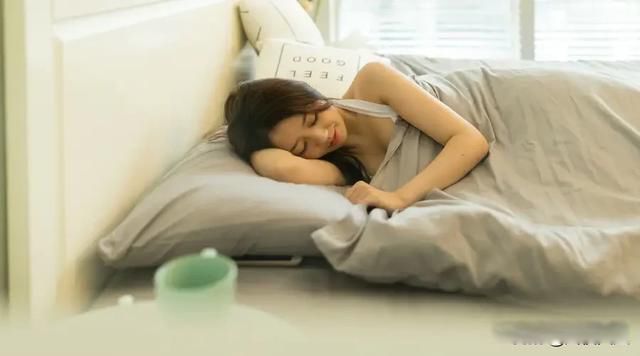 夫妻睡觉左右位置有讲究吗 男左女右并没有规定或者标准答案