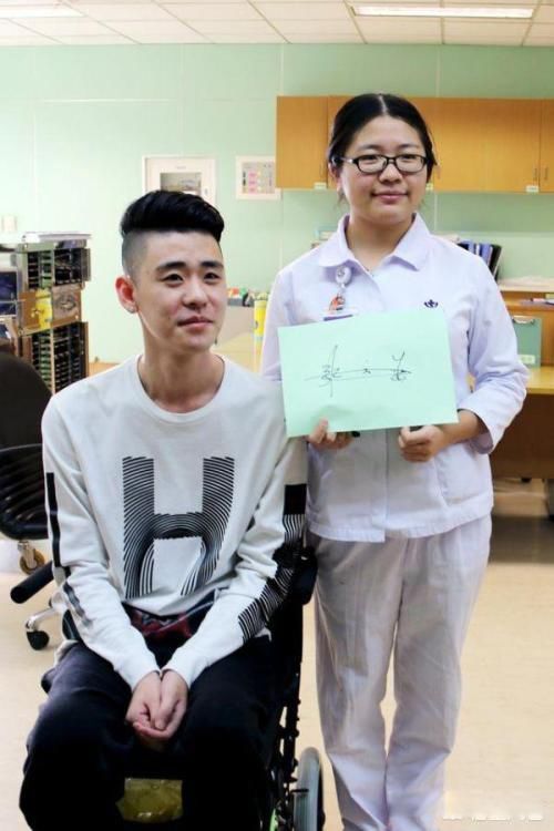 (注:以上纯属娱乐演绎,素材摘之,德云社某钢丝节相声《扒马褂》期间