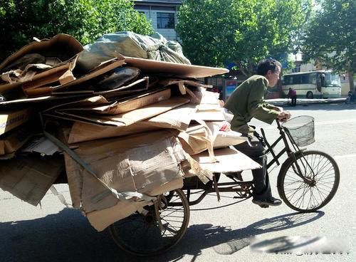 ũ��ı���С���� Ҫ��һ˫���ڷ��ֵ��۾�