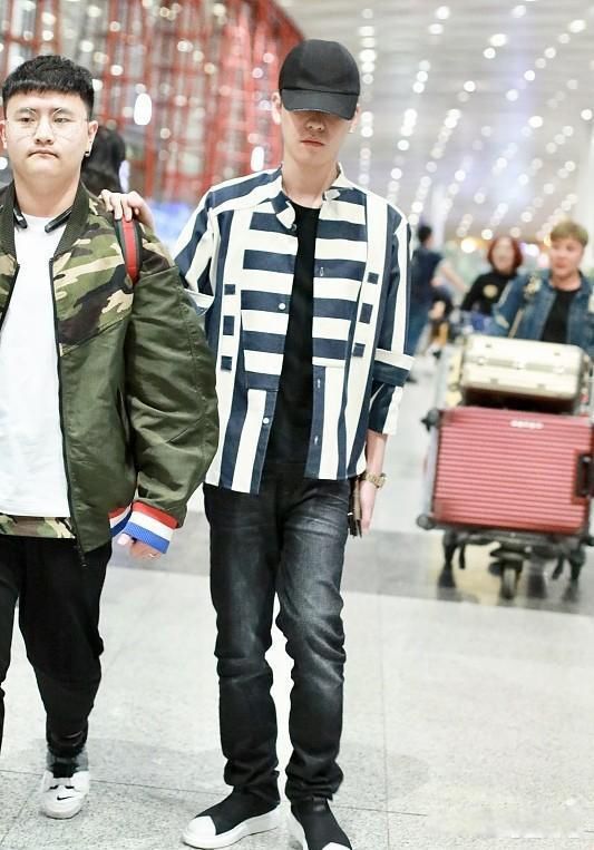 �������¼�׹̨����ô���� �Ͼ���վ�¼�����һ��