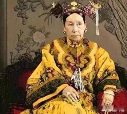 慈禧年轻时的真实容貌 历史上真实的慈禧年轻照片