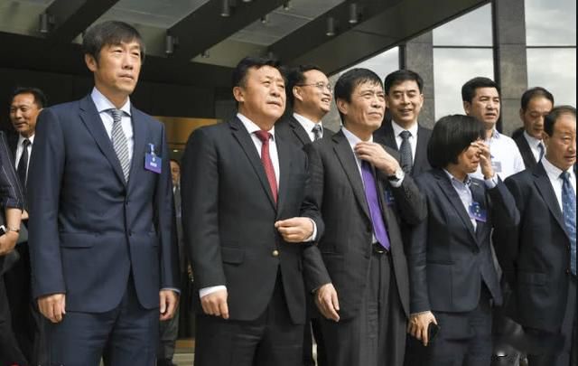 陈戌源为什么还不下课 这压根不可能的事