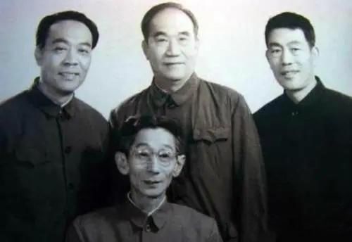 ����Ϊɶ�з빮��ү ������ʵ��Ϊʲôû�˸���