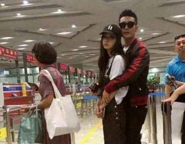 杨颖和黄晓明为什么离了婚 上亿的婚礼秀个恩爱
