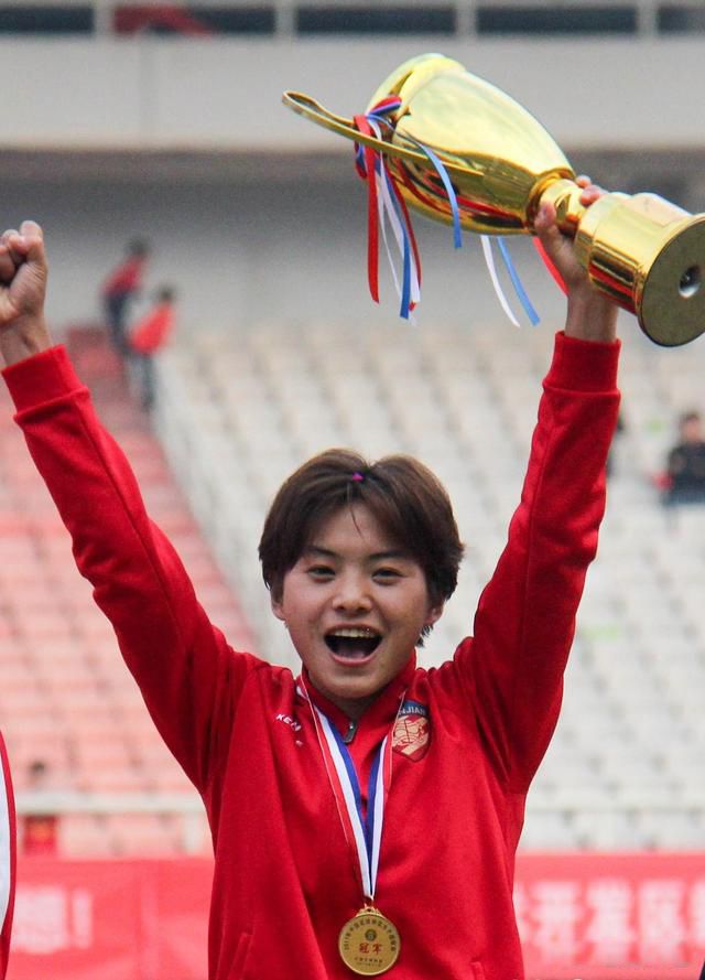 中国女足工资世界第一 王霜在武汉江大的年薪是200万