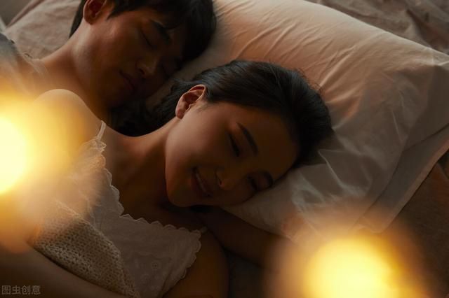 夫妻睡觉左右位置有讲究吗 必须要男右女左越睡越长久
