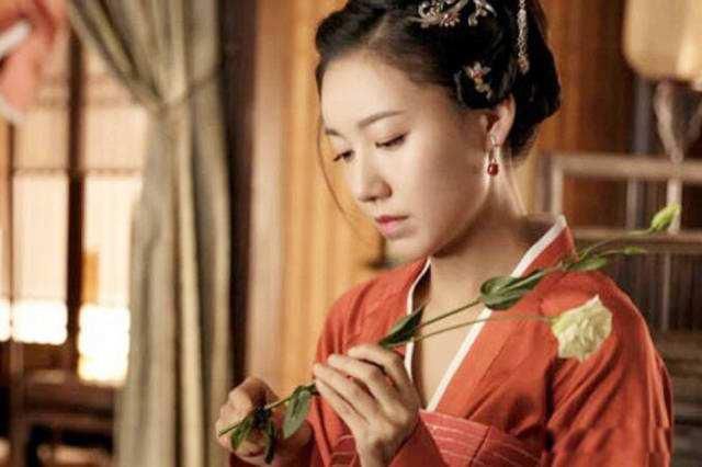 什么叫寡妇门前是非多 寡妇门前是非多下一句上一句