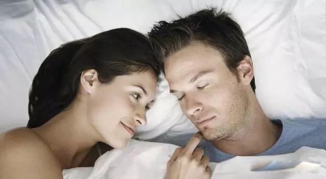 夫妻性生活多久一次算正常 次数是和人的年龄成反比