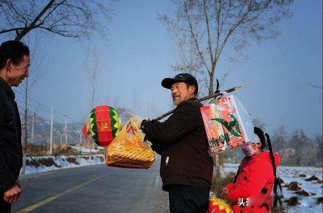人穷断六亲,位卑莫劝人是什么意思 这是一个不变的定律