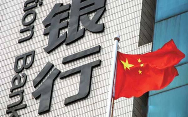 200万存银行一个月利息有多少钱 节约点可以实现财务自由