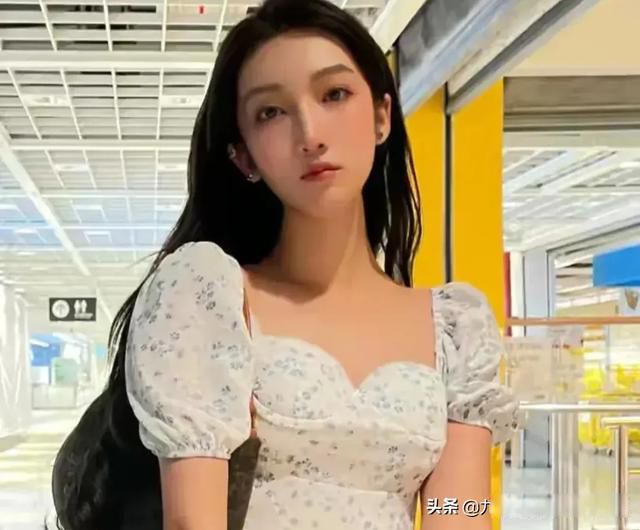 都美竹发文锤吴亦凡 这个姑娘不简单