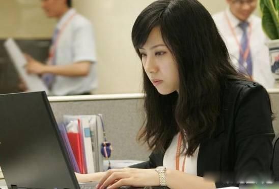 为什么现在年轻人都低欲望 是他们想生不敢生