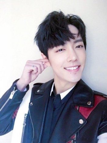 肖战经纪人是谁叫什么 他和新丽什么关系