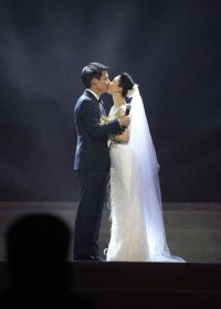 周迅什么时候离的婚 如何评价周迅的感情生活