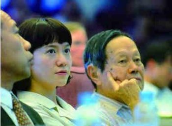 杨振宁82岁娶28岁的翁帆 他的个人资料及简介贡献是什么