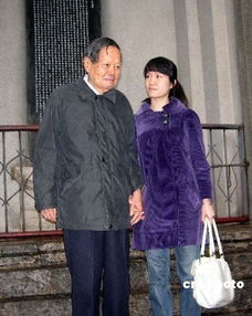 杨振宁82岁娶28岁的翁帆 他的个人资料及简介贡献是什么
