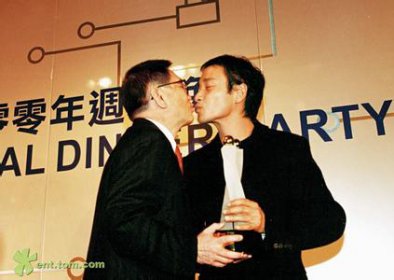 �Ź��ٸ��ƺ׵�˭�ǹ� ��ʵ�����������ϵ��