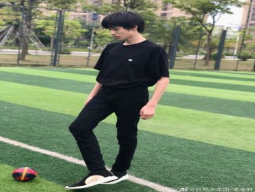 ��������Ů���Ѹ�ʫ��������� ���ڽ�Ŀ��˵ϲ����ʫ��