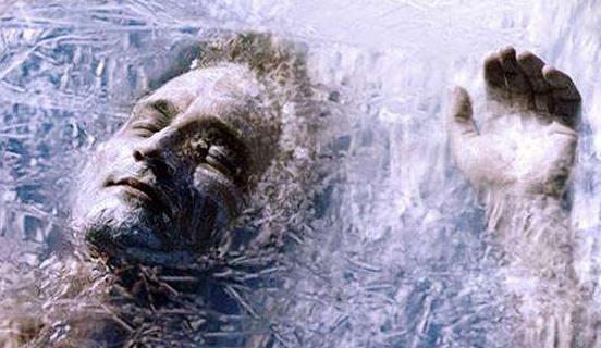 1,在人们的想象中,冻死的人最后会尽可能的包裹住自己身上的衣服,并且