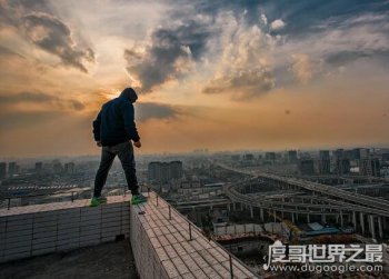 ������darker��ʵ������ʲô darker������˭