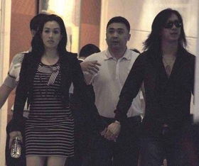 ����羵�ǰ�����ɷ� ��������Ů��������˶�ĺ�����