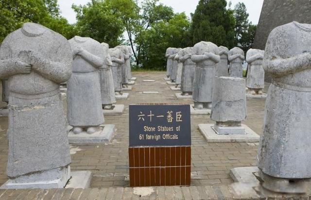 武则天61尊王宾像为什么没有头 他们的头都去了哪里