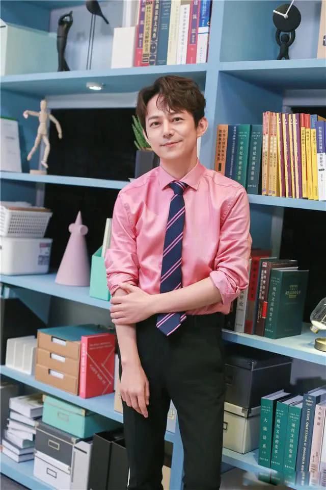 何炅为什么被全网封主要原因 得罪了某个幕后资本