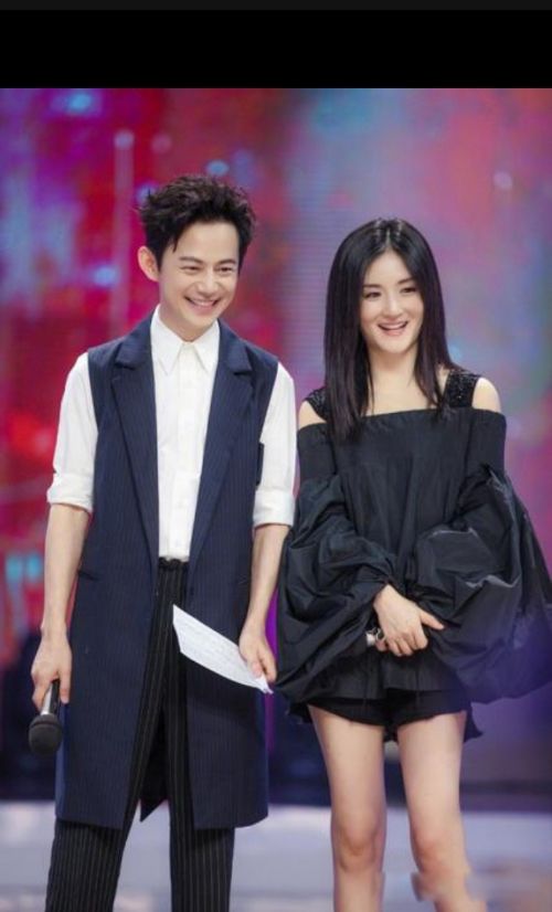 何炅为什么被全网封主要原因 得罪了某个幕后资本