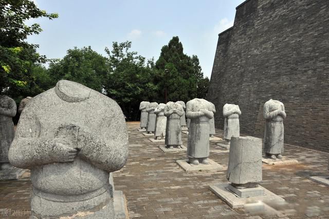 武则天61个无头石人 为什么一个个都没有了头